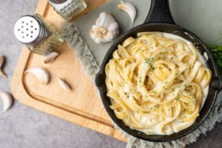 Macarrão ao molho alfredo: receita para uma refeição italiana