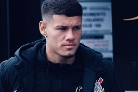 foto colorida O jogador Dimas Cândido de Oliveira Filho, da categoria sub-20 do Corinthians - Metrópoles