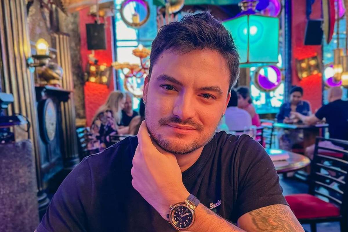 foto colorida do rosto de Felipe Neto - Metrópoles