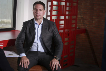 Imagem colorida da entrevista com o deputado federal do PL e ex-diretor-geral da Abin Alexandre Ramagem no estúdio do Portal Metrópoles