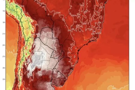 Imagem colorida do efeitos de massa de ar quente da Argentina no Rio Grande do Sul