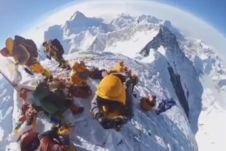 Monte Everest é gravado em 360º por alpinistas