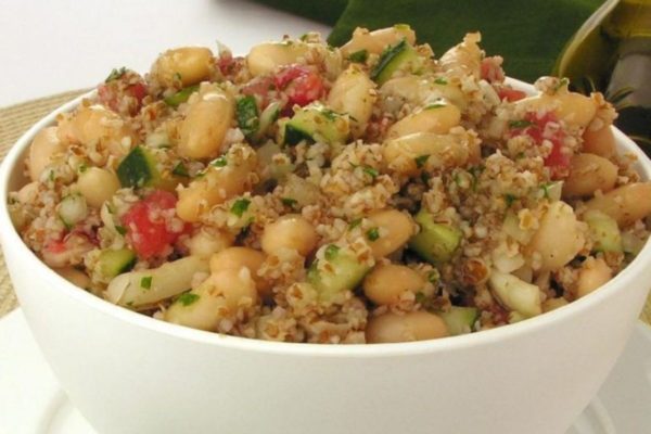 Salada de feijão árabe com tabule