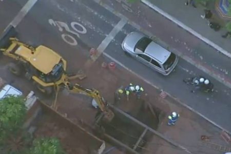 Cratera se abre na Rua da Consolação