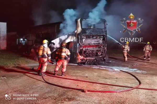 Ônibus incendiado