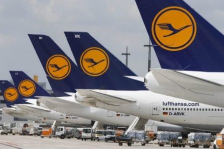 Imagem colorida de Aviões da Lufthansa