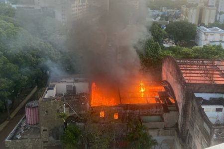 Incêndio atingiu Teatro Waldemar de Oliveira