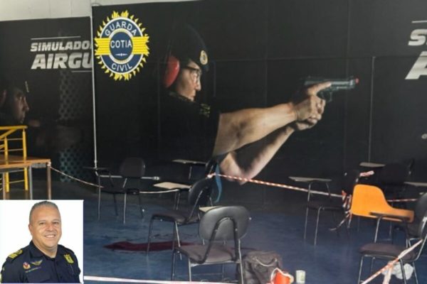 EM foto colorida pátio com foto na parede de GCM empunhando arma e sangue no chão - Metrópoles