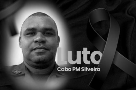 Imagem em preto e branco do rosto com PM Silveira, que foi morto em Santos - Metrópoles