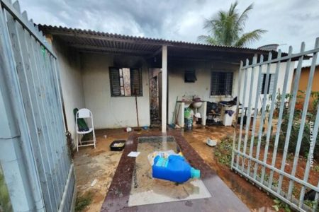 Imagem colorida de casa destruída por explosão de botijão de gás - Metrópoles