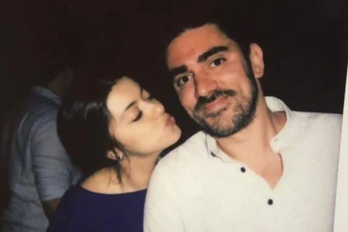 Foto colorida de Marcelo Adnet e a esposa, Patrícia Cardoso - Metrópoles