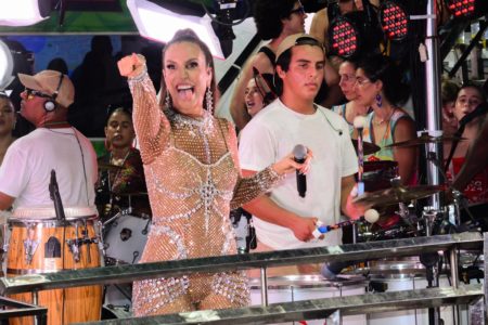 Ivete Sangalo no trio elétrico do carnaval de salvador - Metrópoles