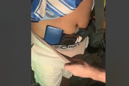 CABELEIREIRO FOI PRESO EM MEIO A FOLIÕES NA VILA MADALENA COM SEIS CELULARES - METRÓPOLES