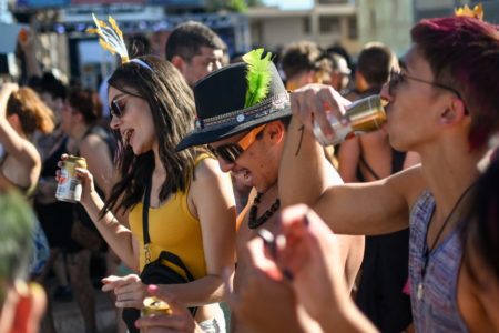 Bloco As leis de gaga anima o público no Circuito Setor Carnavalesco Sul na tarde desta terça-feira de Carnaval em Brasília (16)