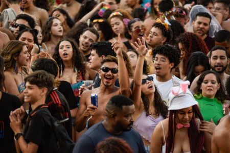 Bloco As leis de gaga anima o público no Circuito Setor Carnavalesco Sul na tarde desta terça-feira de Carnaval em Brasília (16)