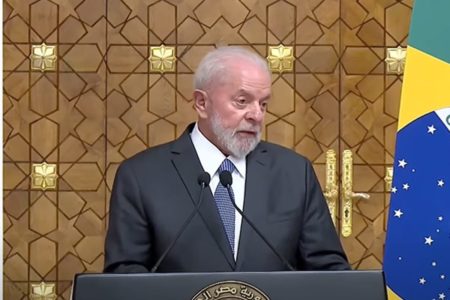 Imagem colorida do presidente Luiz Inácio Lula da Silva (PT) durante giro no Egito - Metrópoles