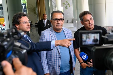 Imagem colorida de Fábio Wajngarten, Silas Malafaia e Deputado Zucco, aliados de Bolsonaro