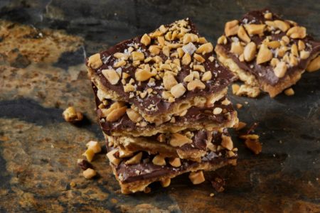 Pé de moleque com chocolate