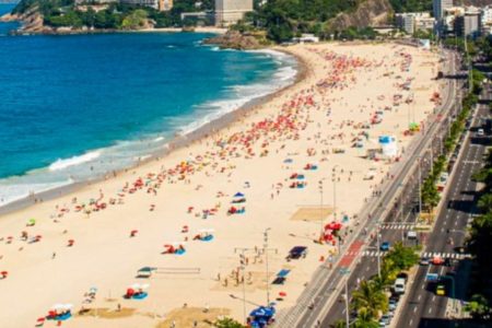 Imagem colorida da Praia de Ipanema