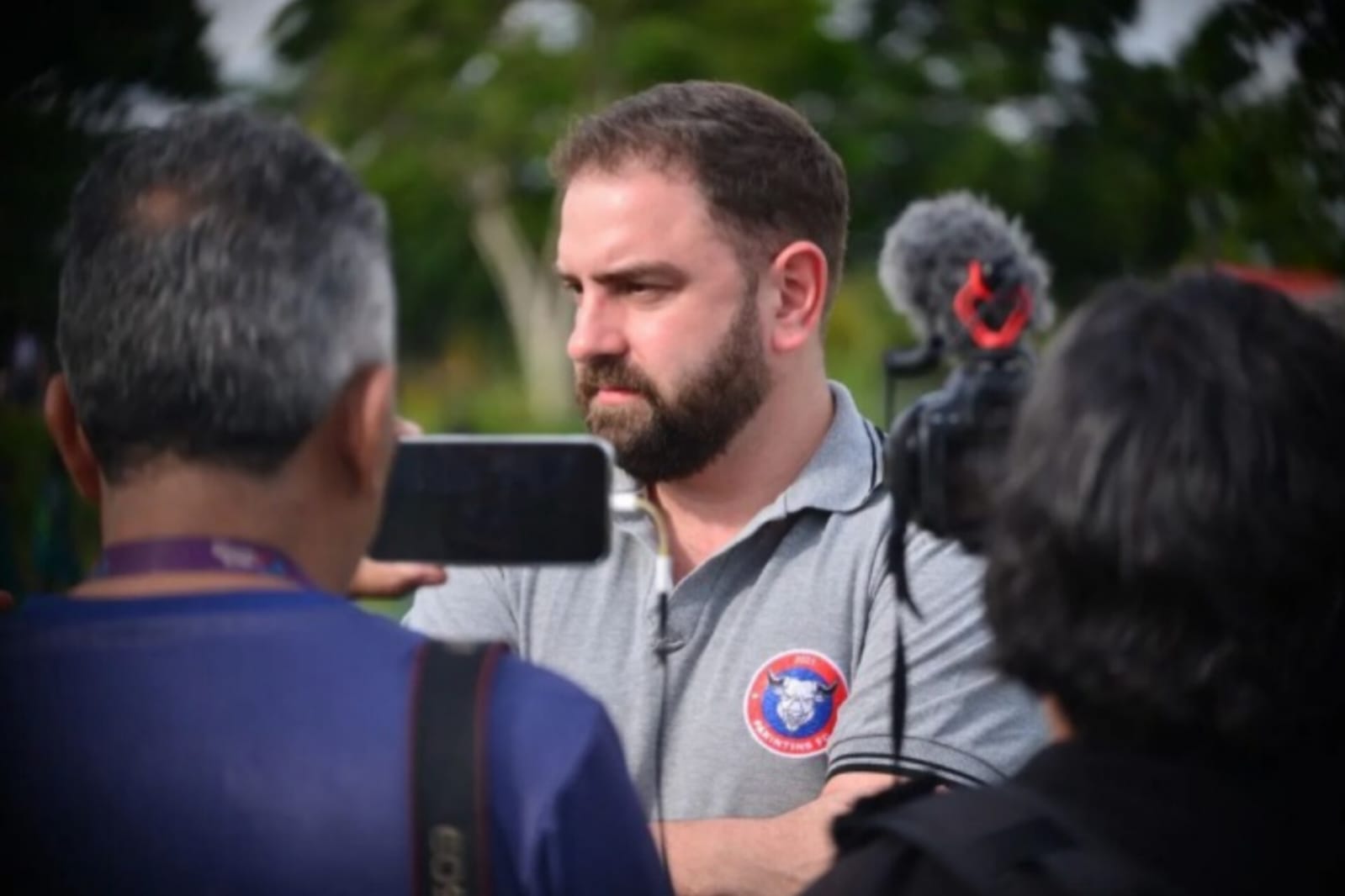 Luis Cláudio Lula da Silva, filho de Lula, concede entrevista como diretor do Parintins Futebol Clube