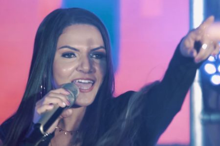 Foto colorida da cantora de forró Marcinha Sousa - Metrópoles
