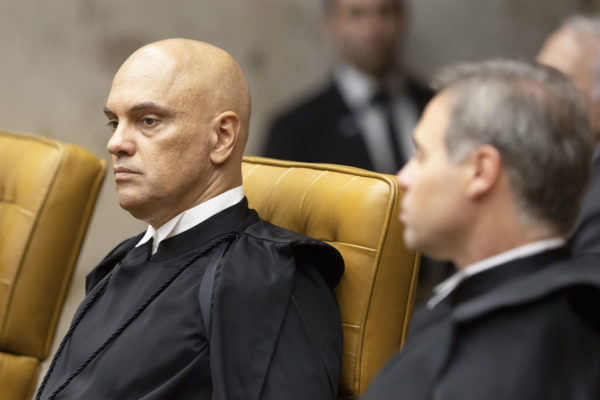 Imagem colorida do ministro Alexandre de Moraes no plenário do STF