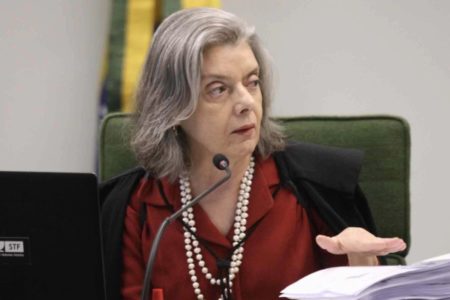 Imagem colorida da ministra do STF Cármen Lúcia - Metrópoles