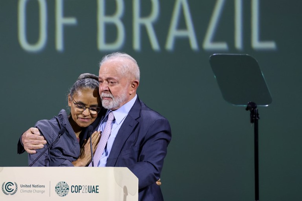 Imagem colorida de Marina Silva e Lula na COP 28, em Dubai - Metrópoles