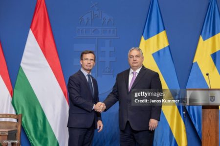 Imagem colorida de Viktor Orbán e Ulf Kristersson - Metrópoles