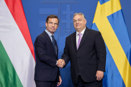 Imagem colorida de Viktor Orbán e Ulf Kristersson - Metrópoles