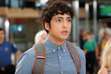 foto colorida de um homem jovem de camisa social azul - metrópoles