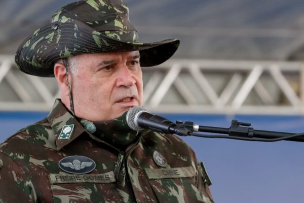 Imagem colorida do general Freire Gomes, ex-comandante do Exército do governo Bolsonaro - Metrópoles