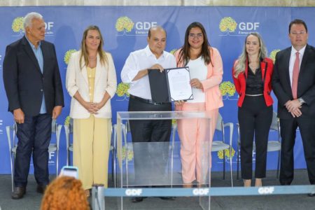 Ibaneis empossa servidores do Iprev-DF