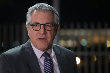 Ministro de Relações Institucionais, Alexandre Padilha, fala à imprensa antes do encontro do presidente Lula com líderes do Senado congresso - Metrópoles