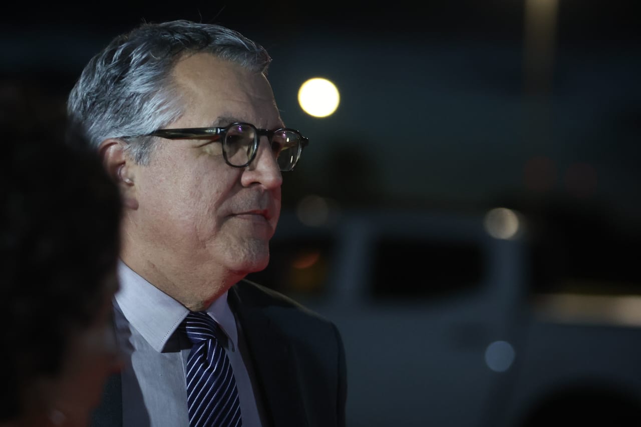 Ministro de Relações Institucionais, Alexandre Padilha, fala à imprensa antes do encontro do presidente Lula com líderes do Senado - Metrópoles