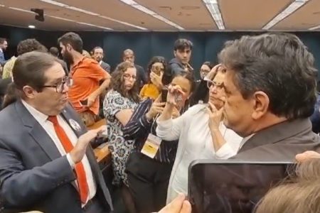 imagem colorida mostra deputados tarcisio motta e domingos sávio - Metrópoles