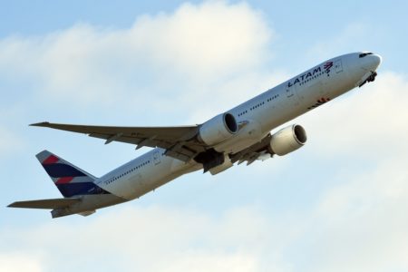 Voo da Latam teve problema técnico entre Sydney e Auckland após esbarrão em piloto (foto ilustrativa)