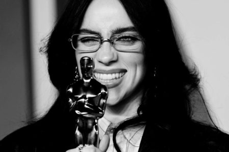 Foto colorida de Billie Eilish no Oscar - metrópoles