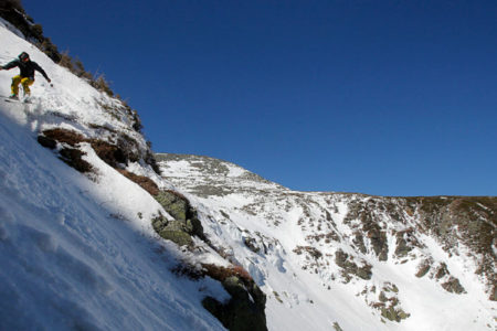 Imagem colorida de Tuckerman Ravine esquiadora - Metrópoles