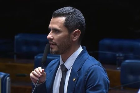 Senador Cleitinho tênis