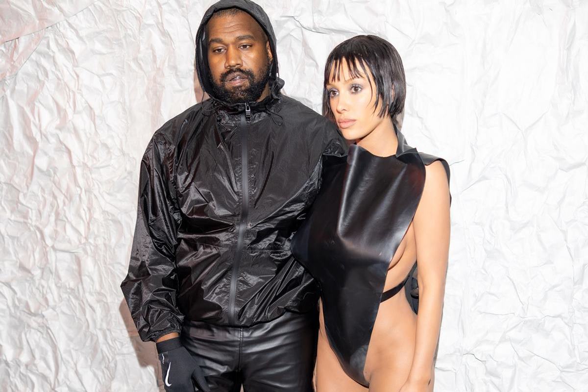 Foto colorida de Bianca Censori e Kanye West - Metrópoles