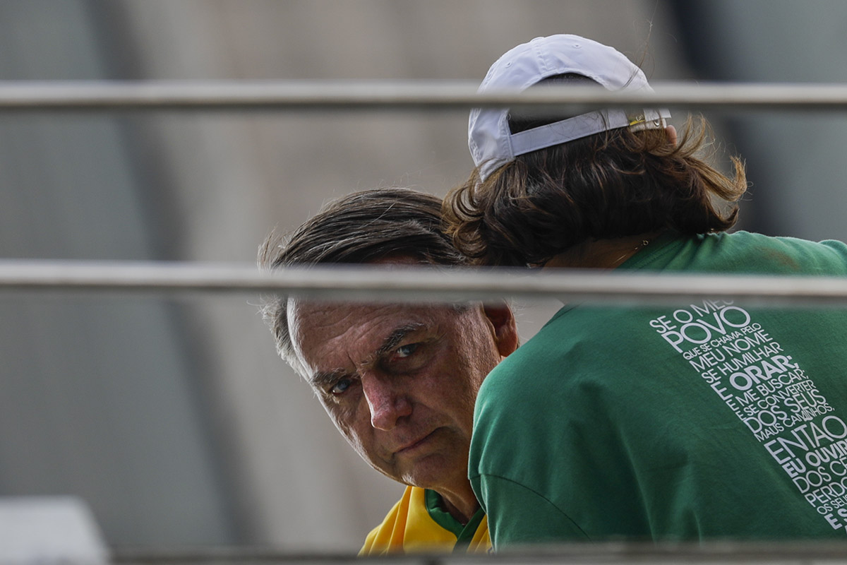 Imagem colorida do ex-presidente Jair Bolsonaro durante ato na Avenida Paulista, em 25 de fevereiro