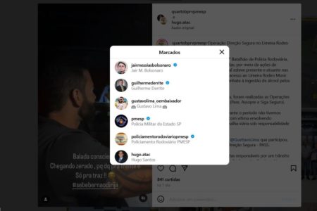 Imagem colorida mostra reprodução de post da PM com menções a autoridades, entre elas o ex-presidente Jair Bolsonaro - Metrópoles