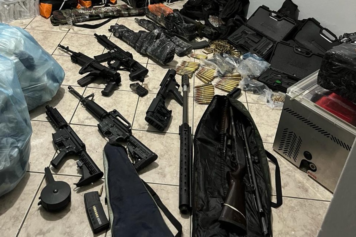Playboys do crime: PF acha 1,3 tonelada de cocaína e arsenal de fuzis
