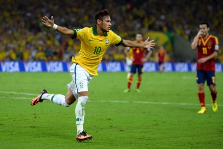 Neymar comemorando gol contra Espanha - Metrópoles