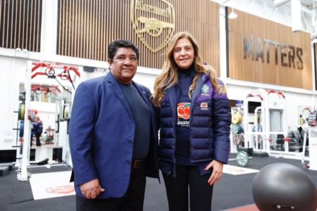 Leila Pereira e Ednaldo Rodrigues posam na Inglaterra