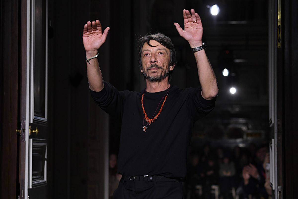 Na imagem com cor, foto do estilista Pierpaolo Piccioli - Metrópoles