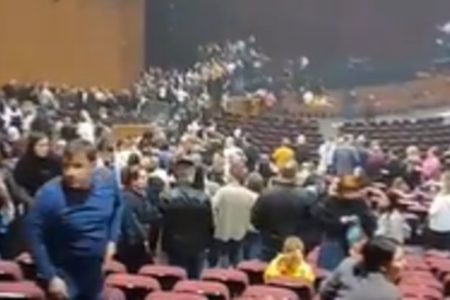 Imagem colorida de local do atentado em Moscou -- Metrópoles