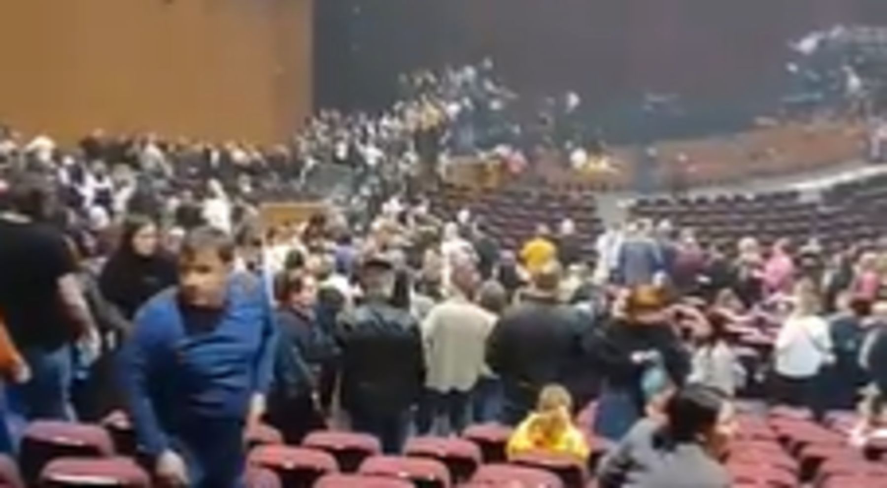 Imagem colorida de local do atentado em Moscou -- Metrópoles