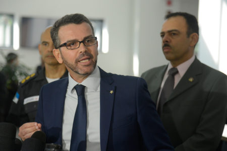 O novo chefe de Polícia Civil, delegado Rivaldo Barbosa, fala à imprensa na 9ª reunião do Comitê Especial de Segurança Integrada Caso Marielle